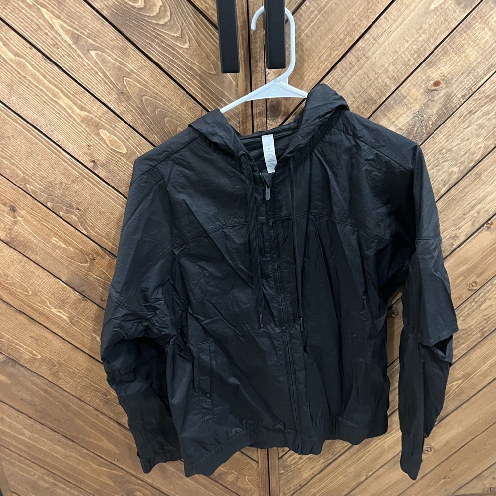 Lululemon Black Cropped Windbeaker